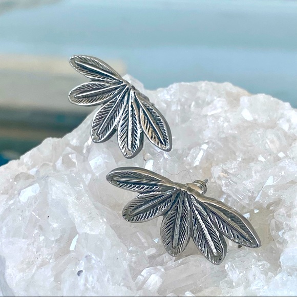 Leaf Earrings - Picture 3 of 4